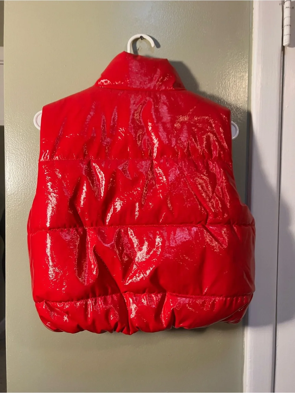 Ambiance Outerwear Women’s Size Large Puffer Vest Patent Bright Red Polyurethane